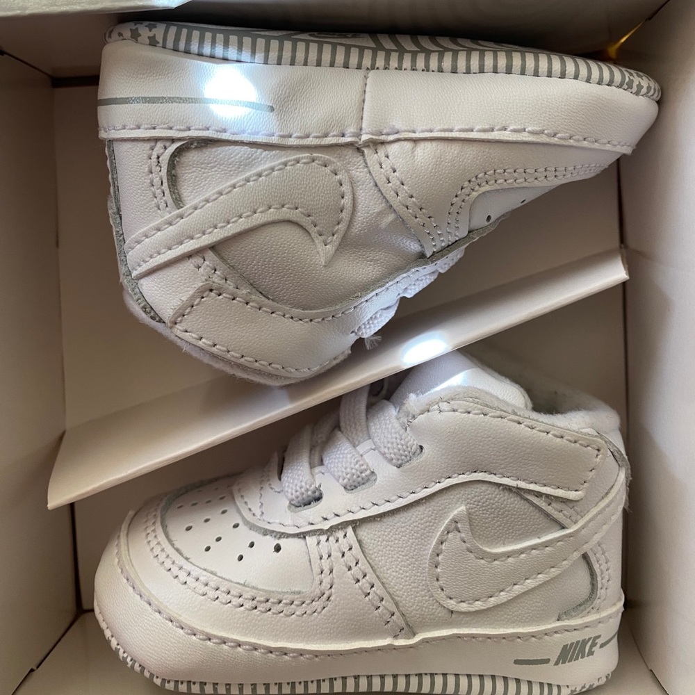 Nike Air Force 1 - crib booties for baby, size 1c